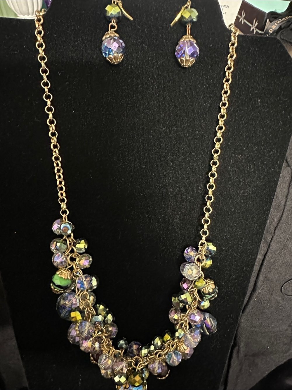 ✨ Elegant Multi-Faceted Crystal Statement Necklace ✨